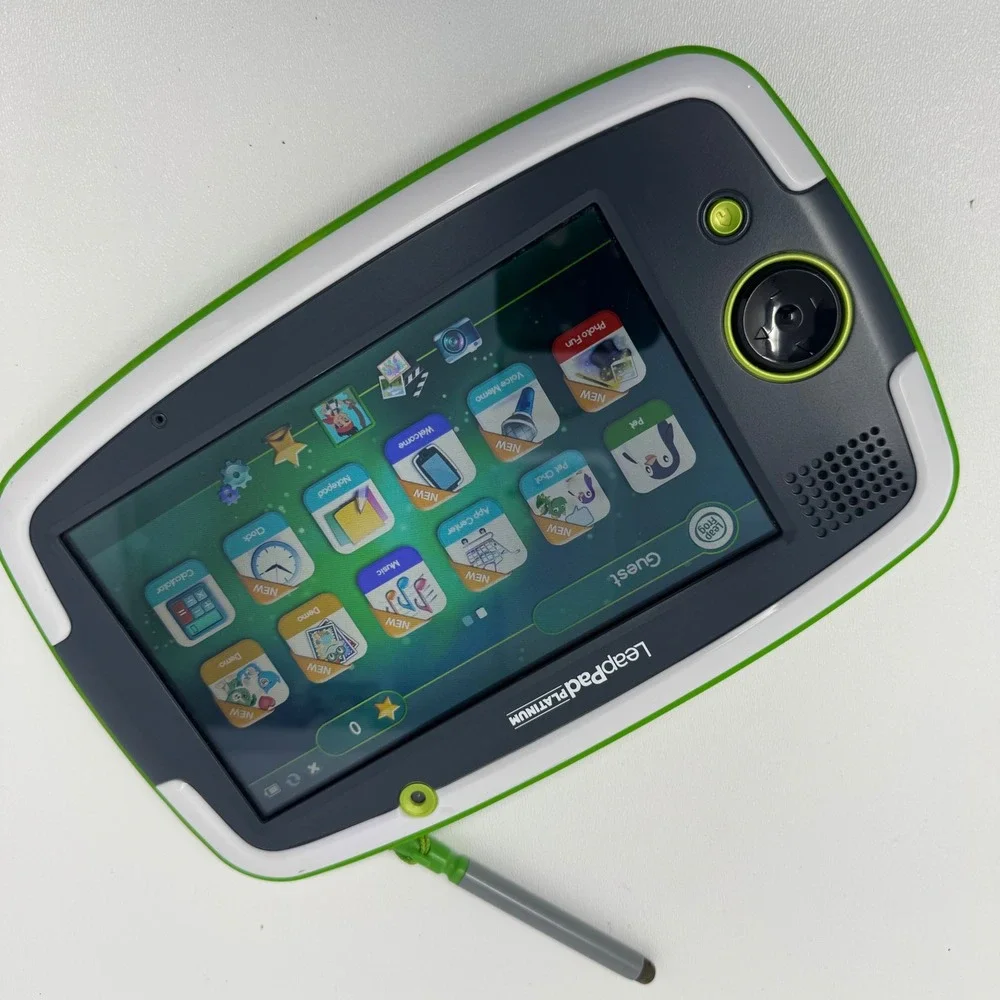 LeapFrog LeapPad Platinum Kids Tablet Green White with Blue Case and Jake Game